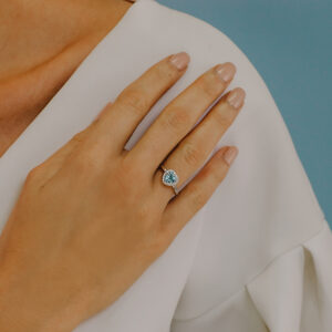 anello-Comete-Donna-cuore-acquamarina-oro-bianco-diamanti-ANQ313-1