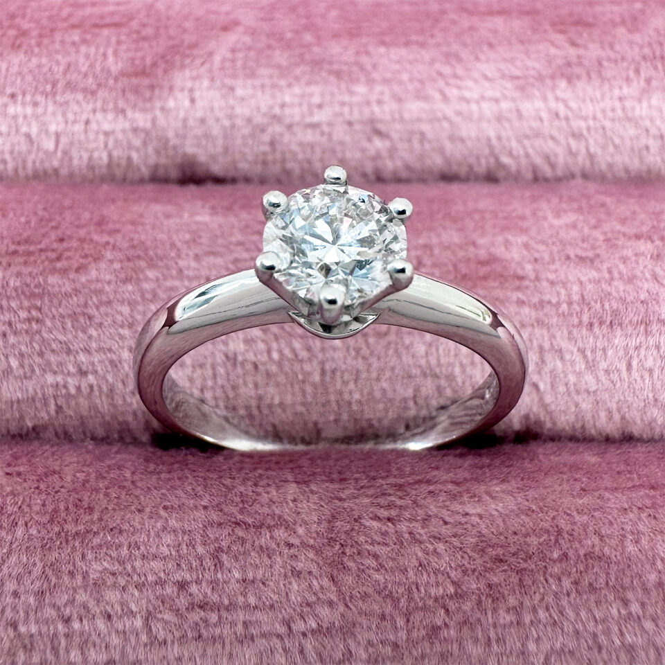 anello solitario fidanzamento oro bianco diamante certificato modello tiffany
