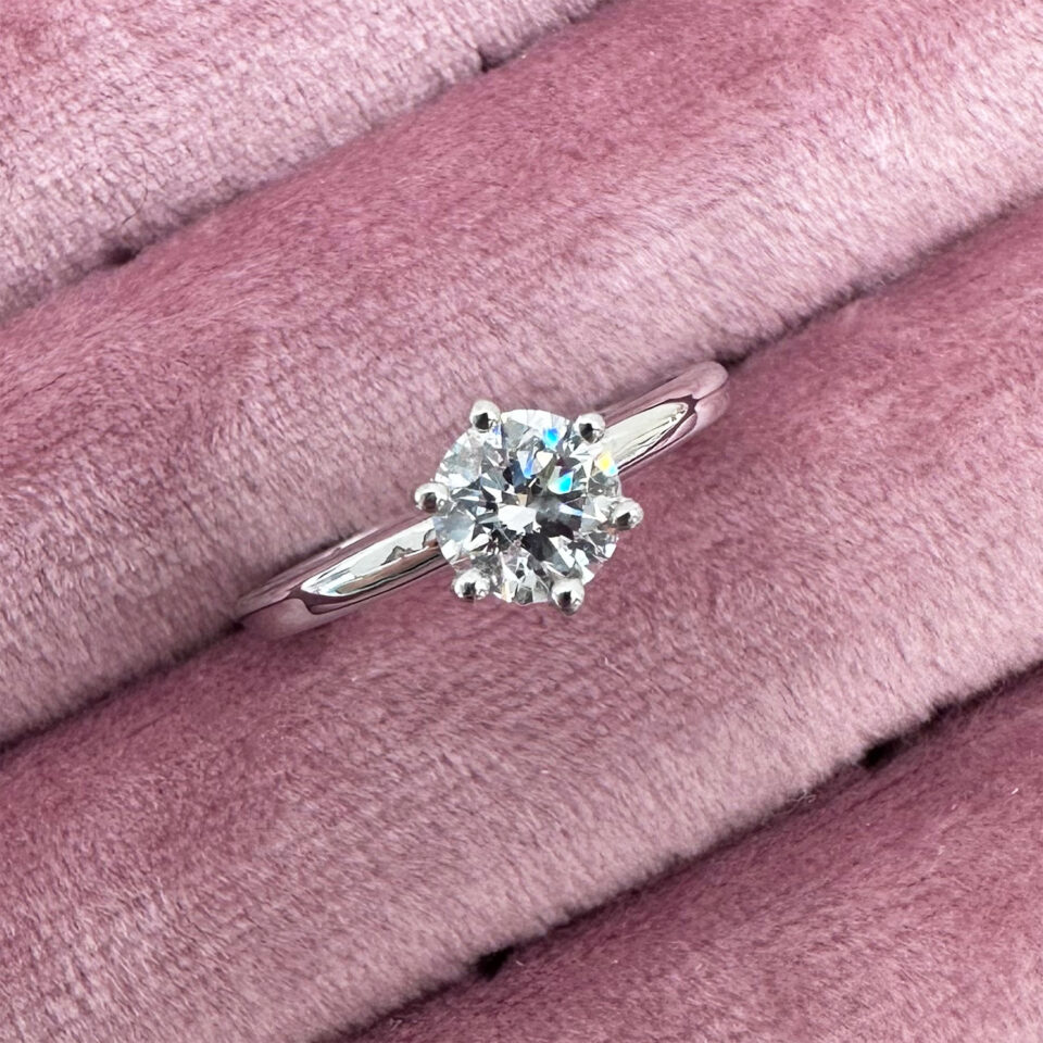 anello solitario fidanzamento oro bianco diamante certificato modello tiffany